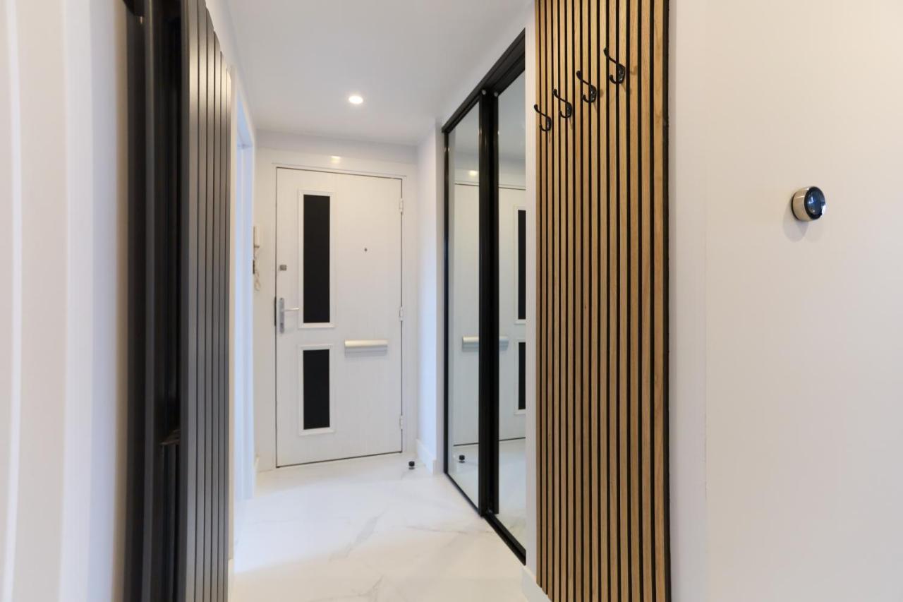 Luxurious City Centre Apartment เพิร์ท ภายนอก รูปภาพ